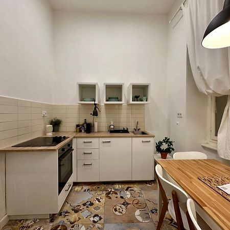 Cozy Studio Flat In The Heart Of Budapeste Exterior foto