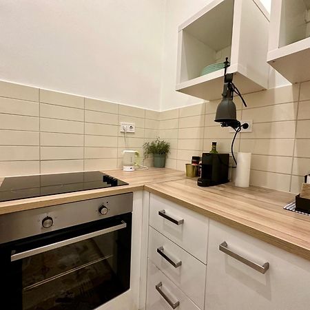 Cozy Studio Flat In The Heart Of Budapeste Exterior foto