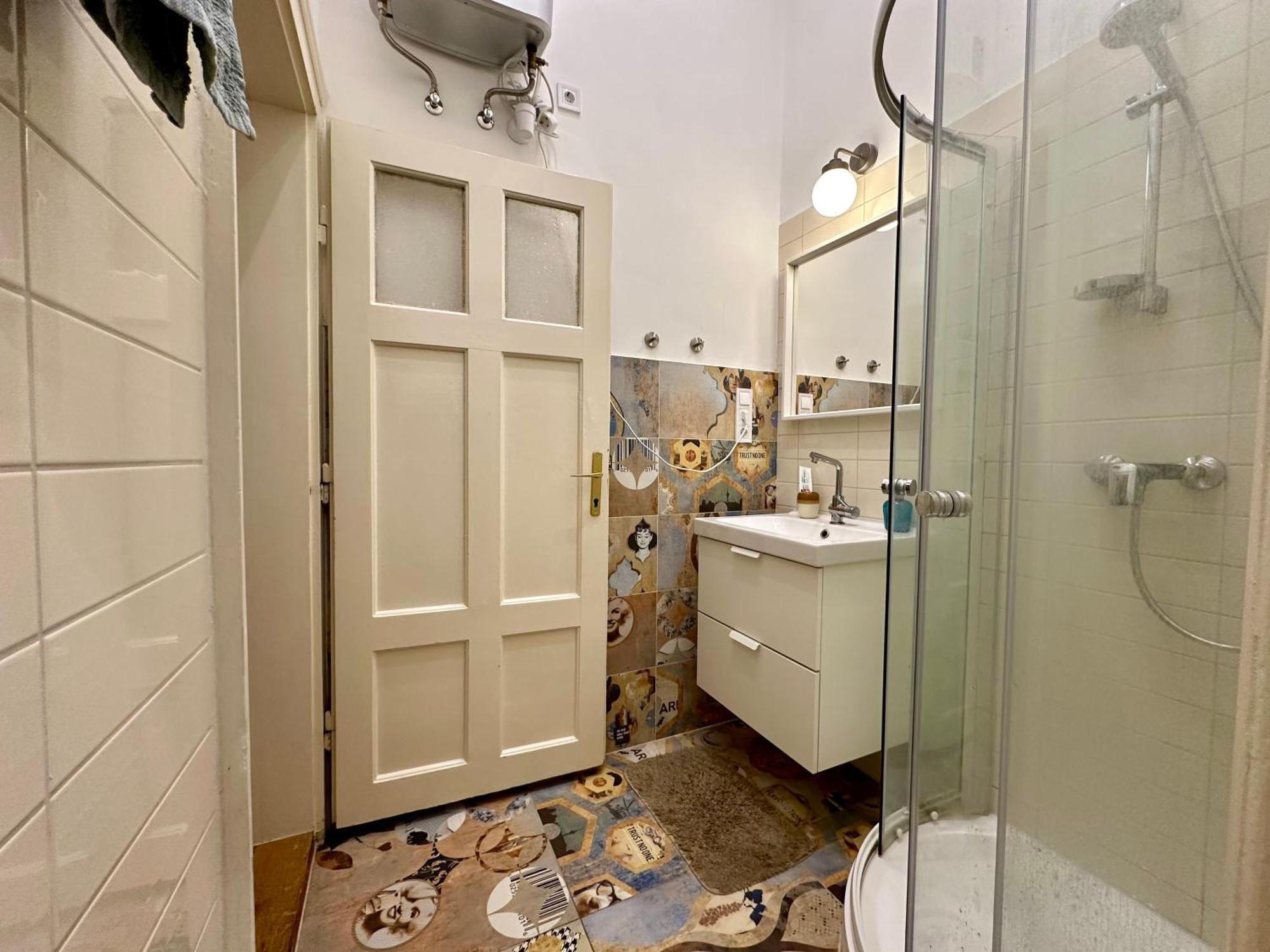 Cozy Studio Flat In The Heart Of Budapeste Exterior foto