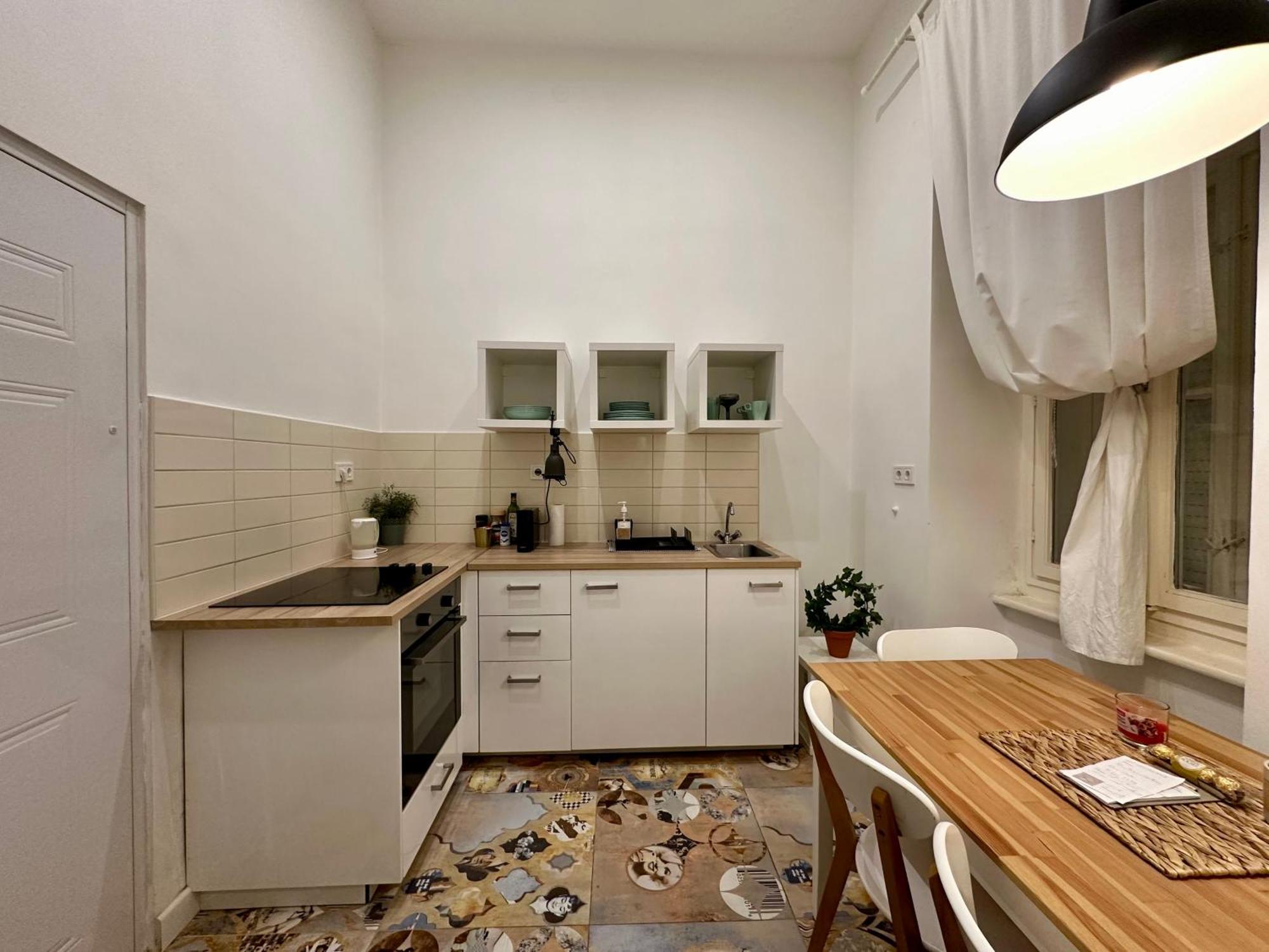 Cozy Studio Flat In The Heart Of Budapeste Exterior foto
